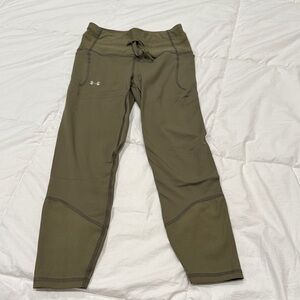 Green Cropped Under Armour Pants (Size XS)
